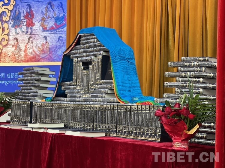 PP电子-《藏医药文献大全》（全206册）首发暨赠书仪式在拉萨举行